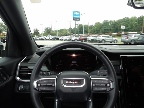 Used 2026 GMC Acadia FWD Elevation image 2