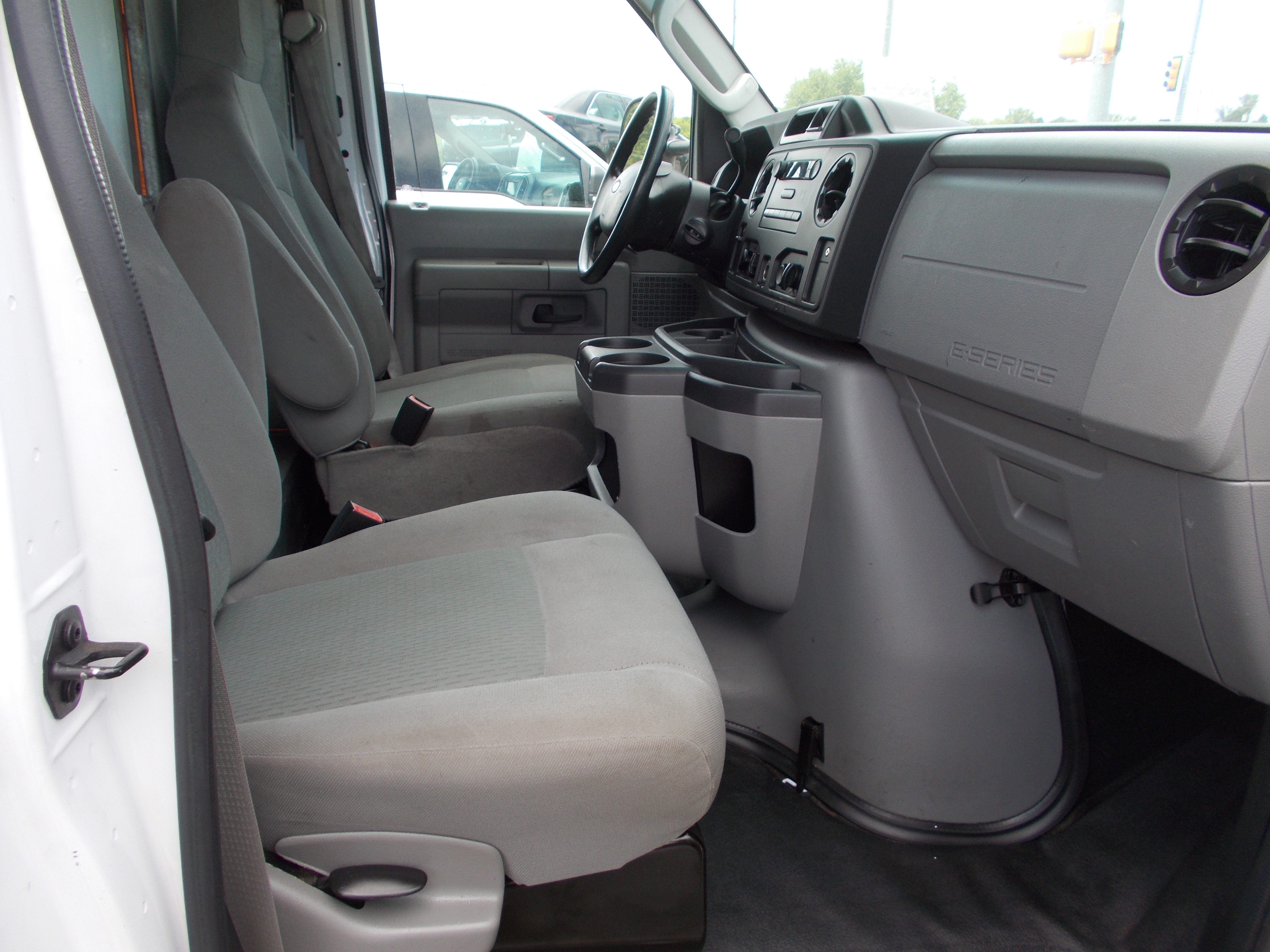 Used 2016 Ford E-350 and Econoline 350 XL RWD image 17