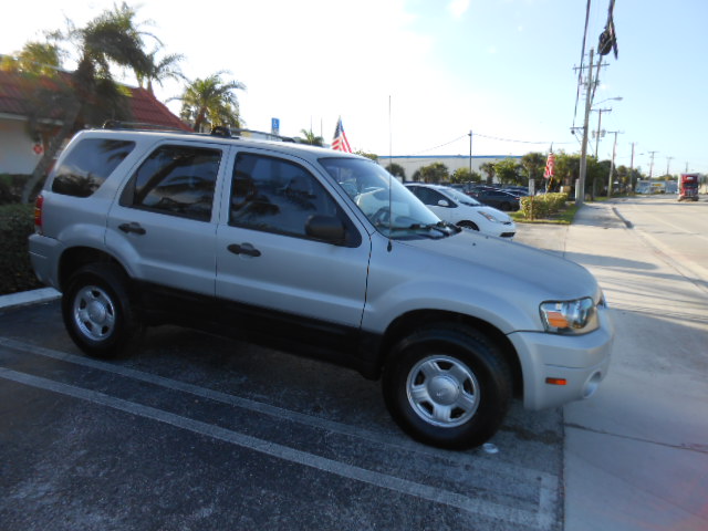 Used 2005 Ford Escape 2WD XLS image 7