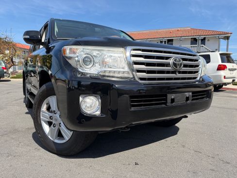 Used 2013 Toyota Land Cruiser image 9