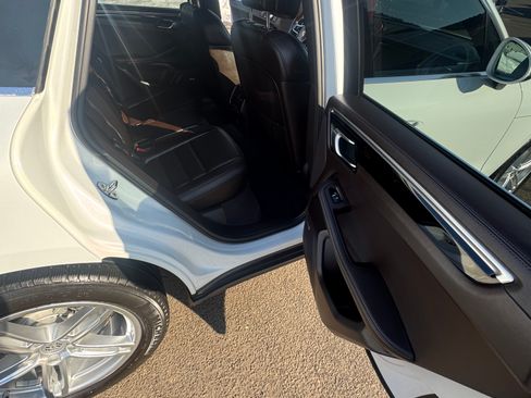 Used 2019 Porsche Macan S image 9