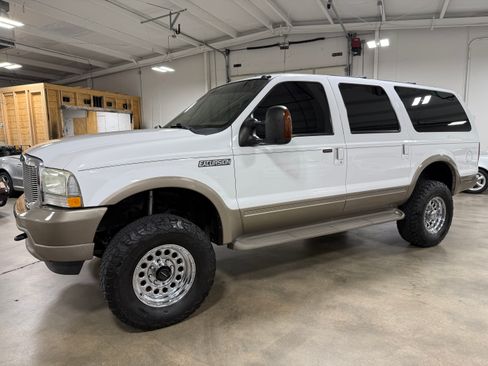 Used 2004 Ford Excursion 4WD Eddie Bauer image 10