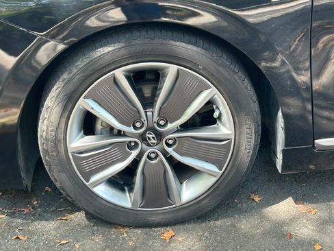 Used 2018 Hyundai Ioniq Hybrid Limited w/ Ultimate Pkg FWD image 30