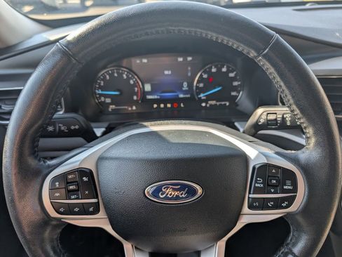 Used 2022 Ford Explorer XLT image 10