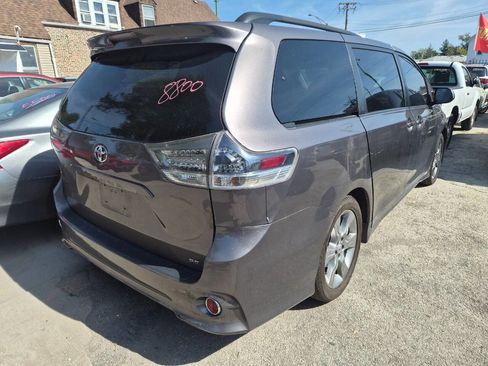 Used 2011 Toyota Sienna SE image 4