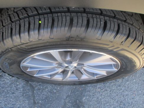 Used 2019 Toyota Highlander XLE image 23