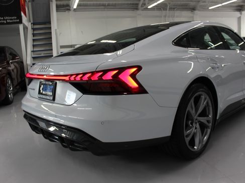 Used 2023 Audi e-tron GT Premium Plus image 8