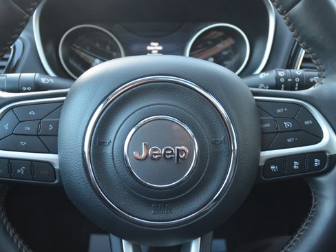 Used 2019 Jeep Compass Limited image 11