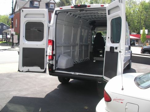 Used 2022 RAM ProMaster 2500 FWD image 4