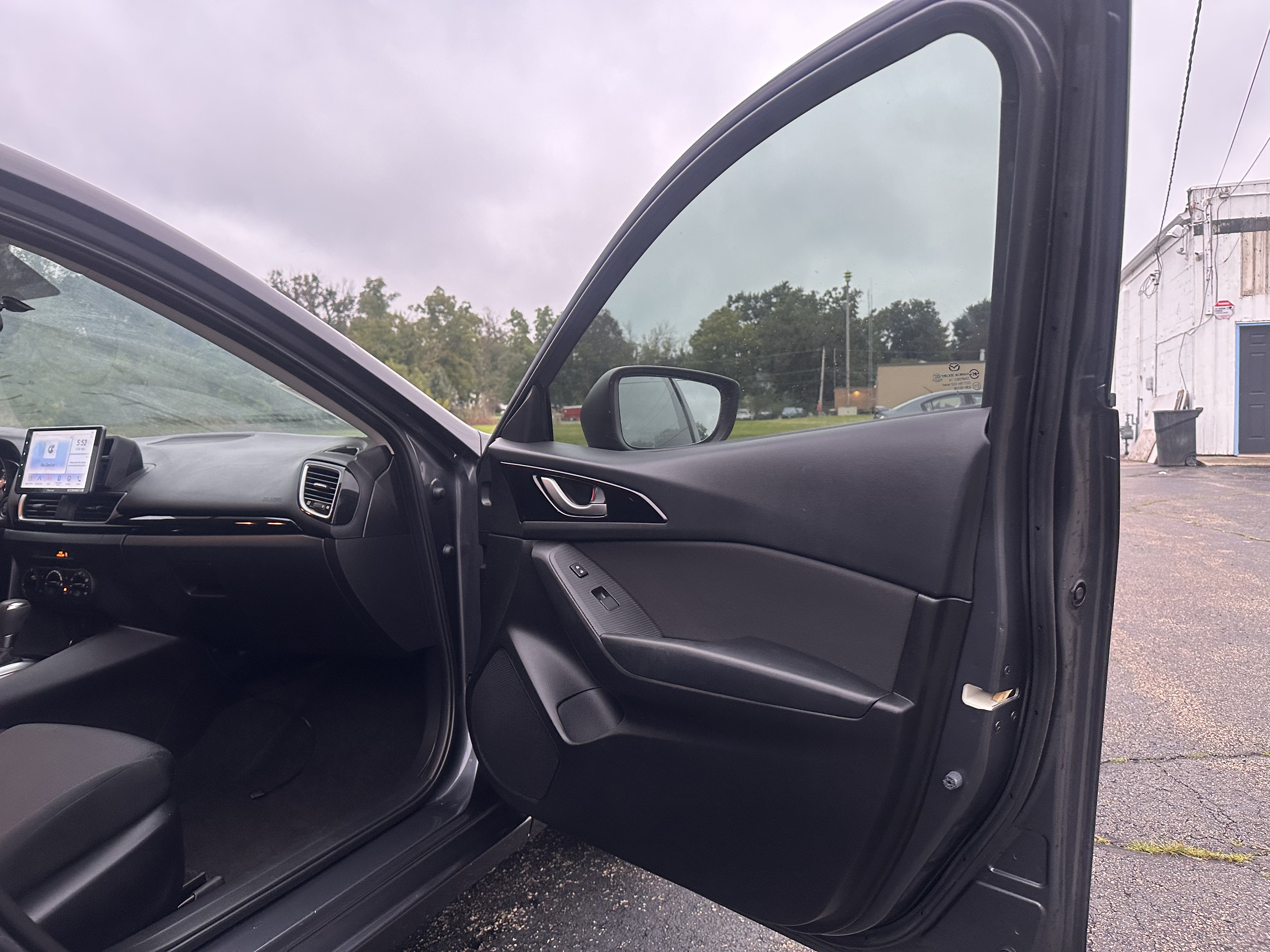 Used 2016 MAZDA MAZDA3 i Sport Hatchback FWD image 20