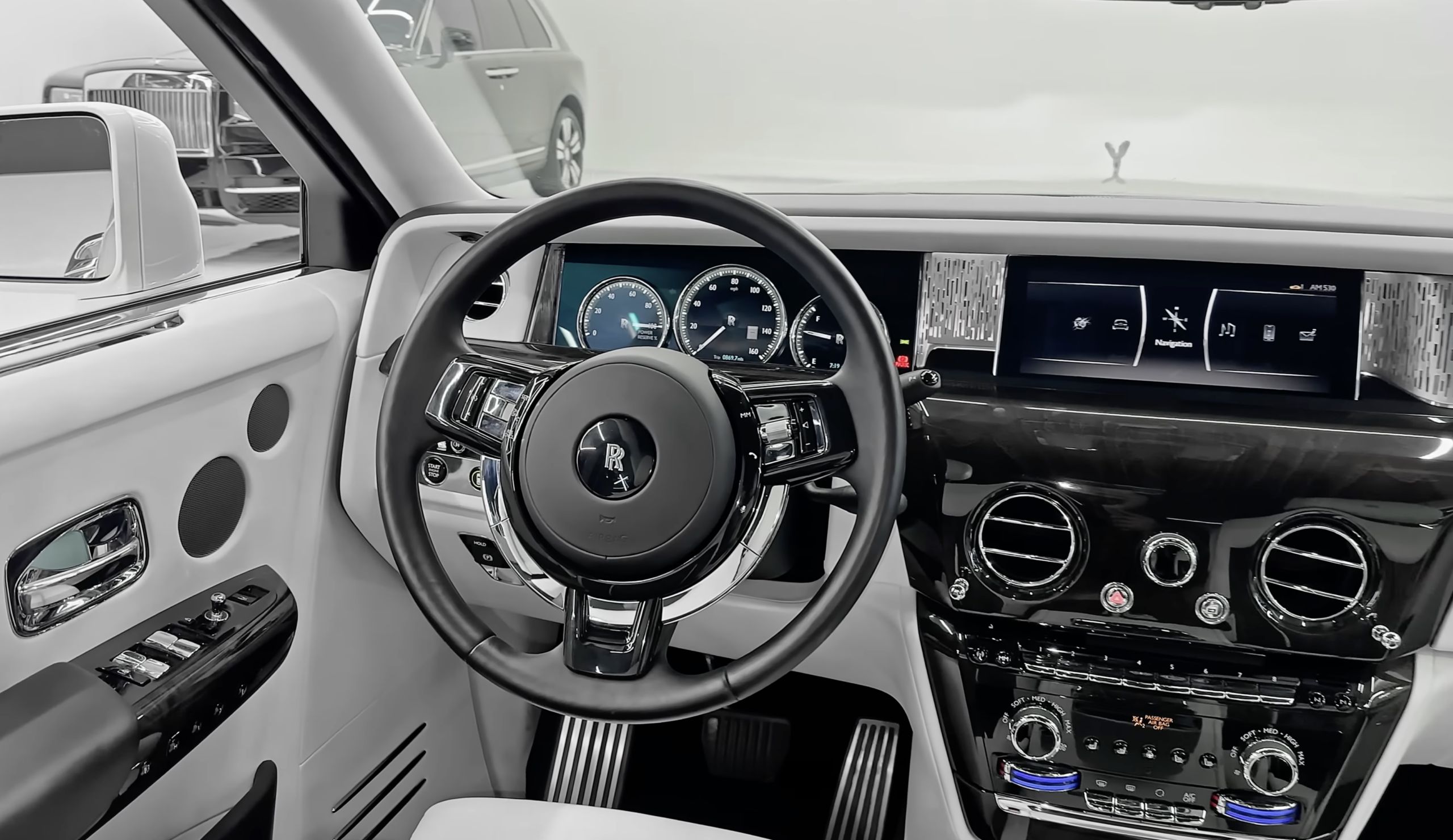 Used 2018 Rolls-Royce Phantom Sedan RWD image 3