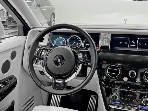 Used 2018 Rolls-Royce Phantom Sedan RWD image 3