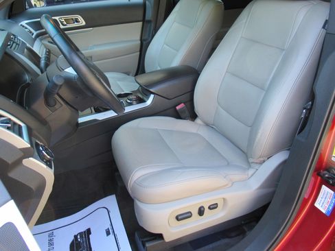 Used 2013 Ford Explorer XLT image 16