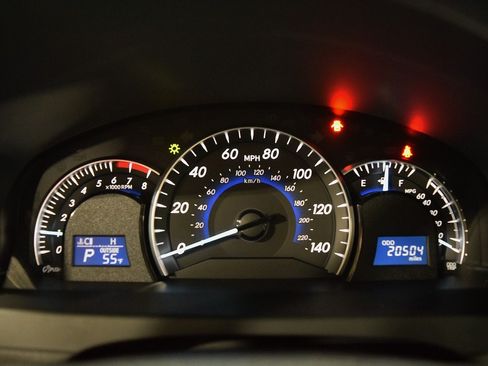 Used 2012 Toyota Camry XLE image 24