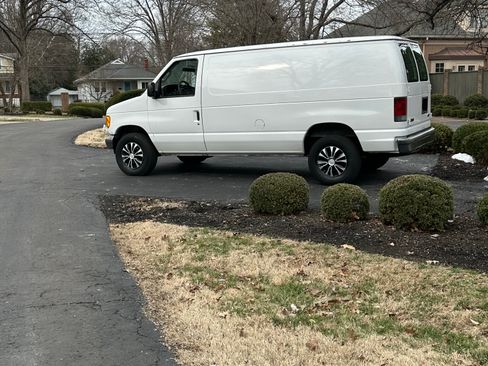 Used 2006 Ford E-250 and Econoline 250 image 2