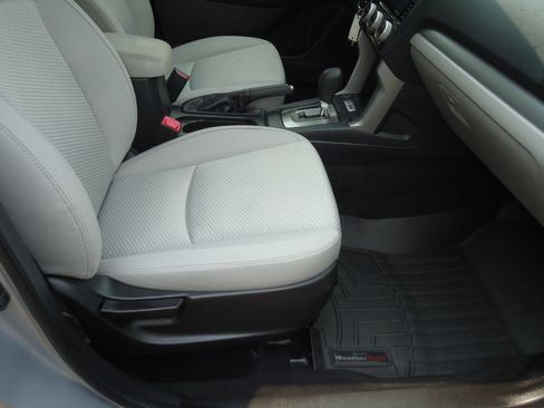 Used 2017 Subaru Forester 2.5i Premium AWD/4WD image 8