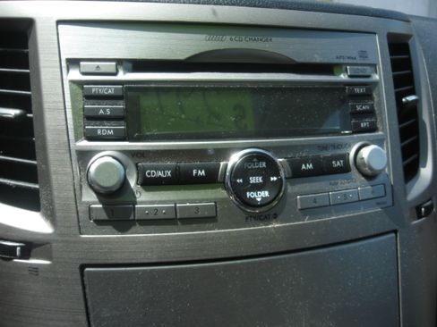 Used 2011 Subaru Outback 2.5i Limited AWD/4WD image 11