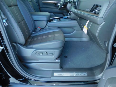 New 2025 Chevrolet Tahoe High Country image 23