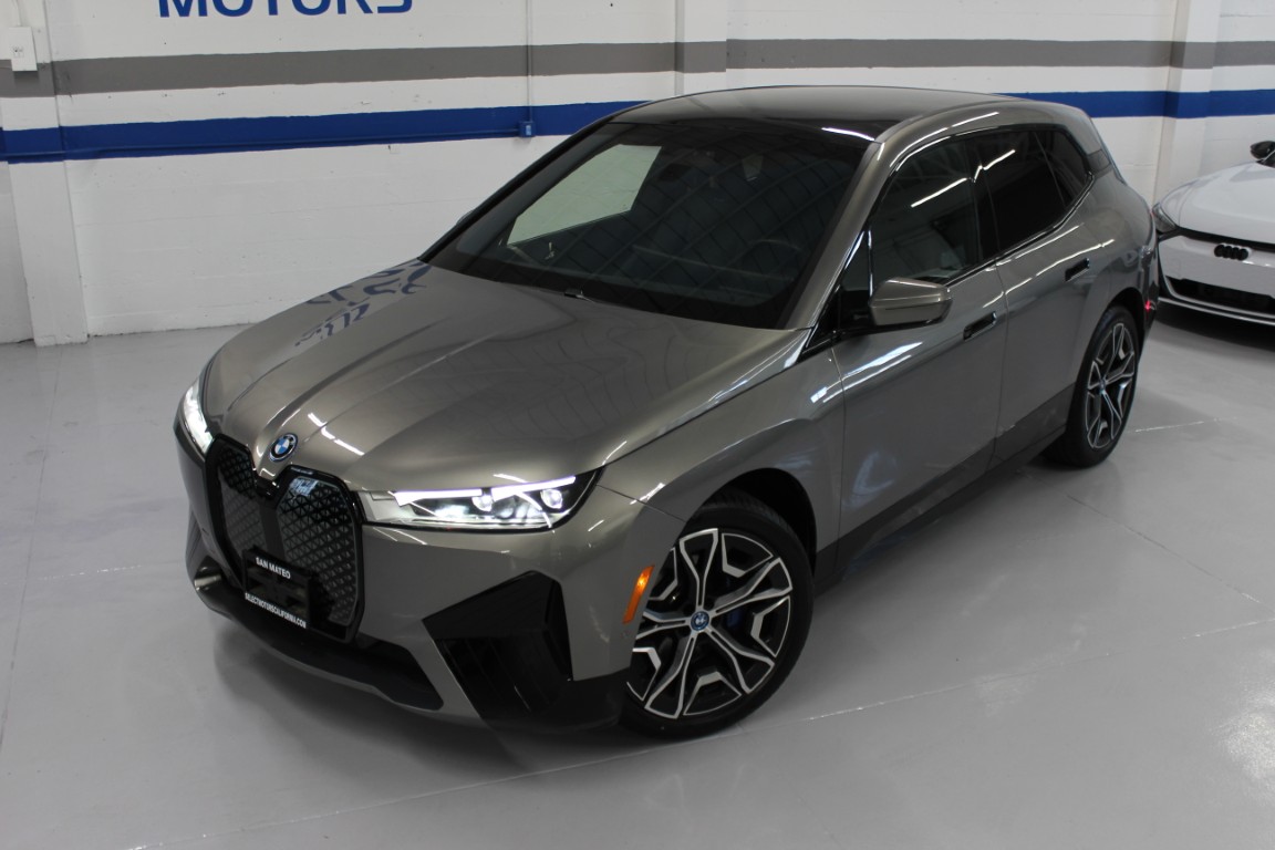 Used 2025 BMW iX xDrive50 AWD/4WD image 4