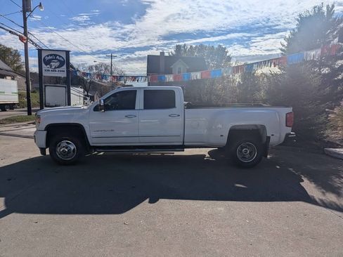 Used 2015 GMC Sierra 3500 Denali image 2