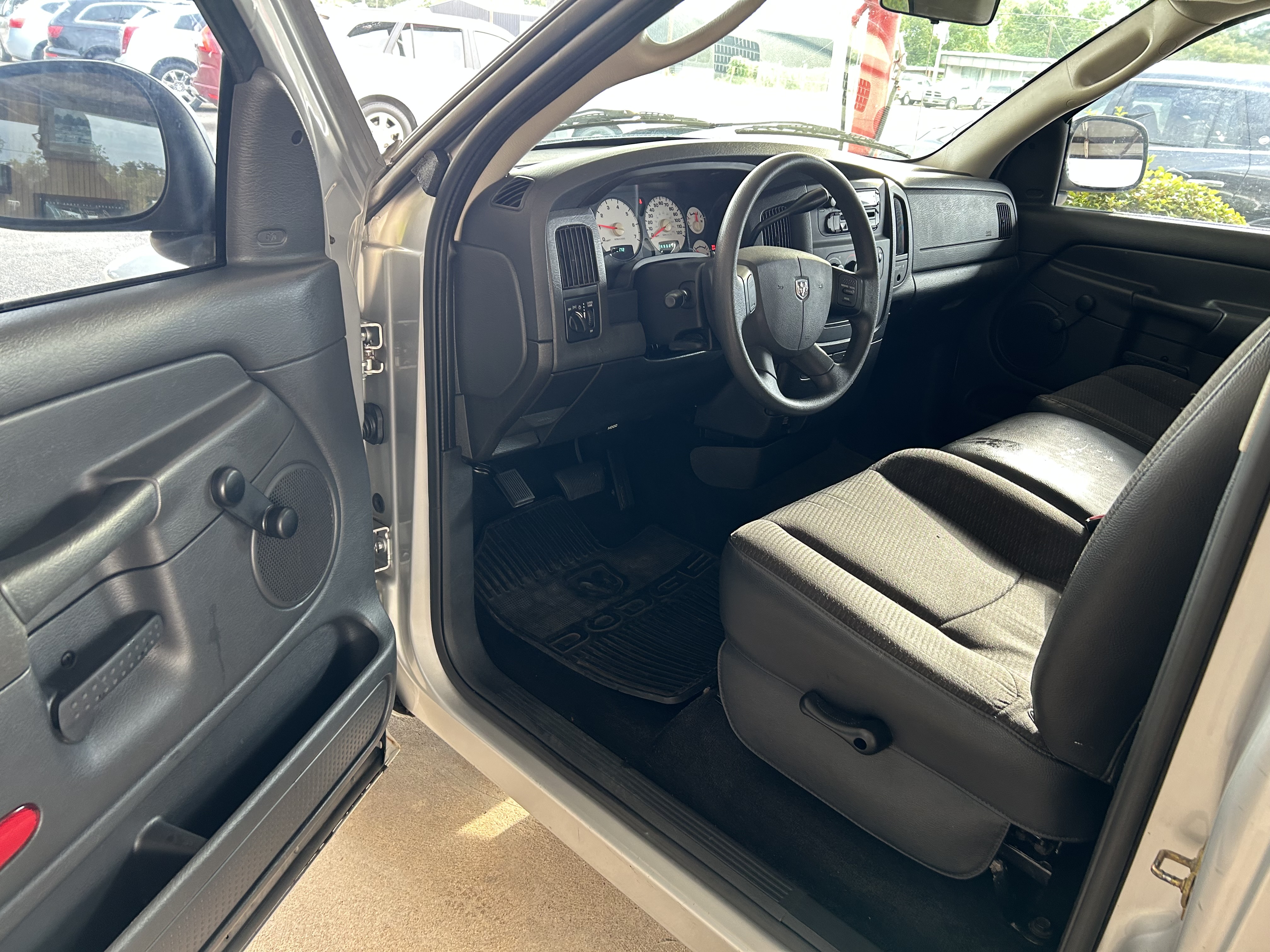 Used 2005 Dodge Ram 1500 Truck 2WD Regular Cab ST image 4
