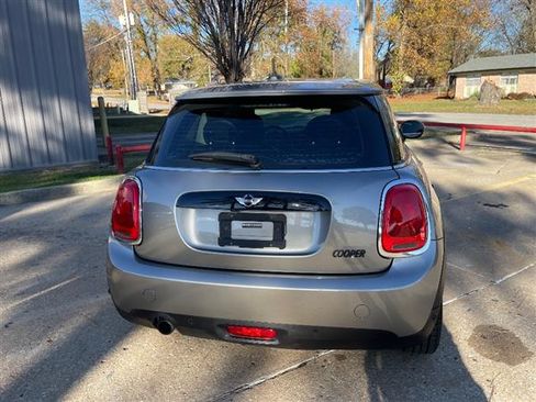 Used 2018 MINI Cooper image 3