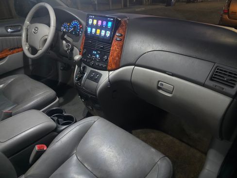 Used 2006 Toyota Sienna XLE image 7