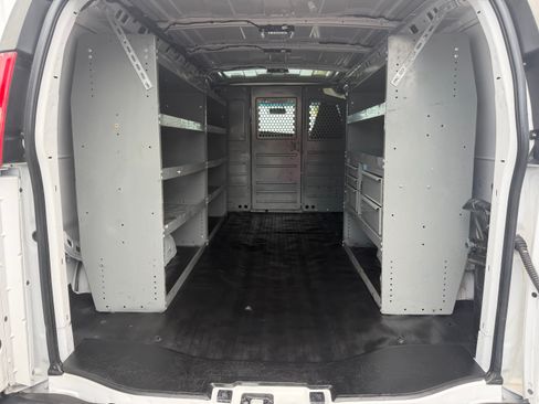 Used 2022 GMC Savana 2500 RWD image 7
