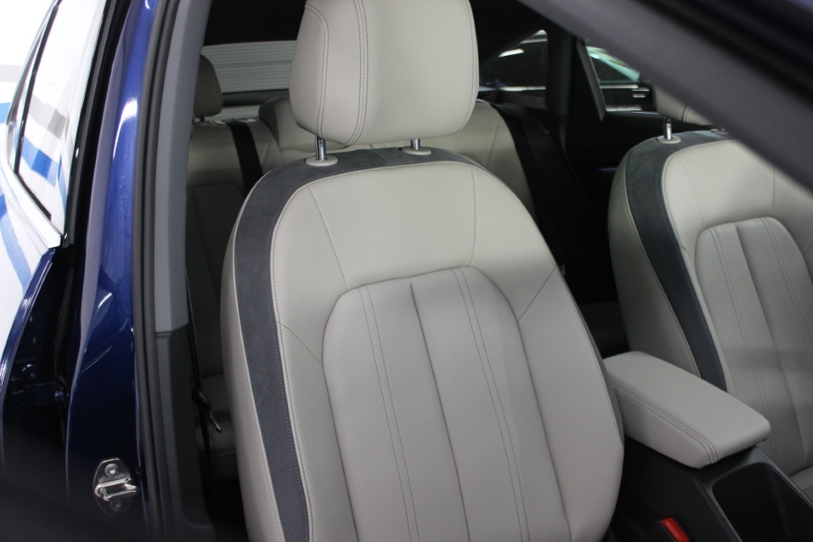 Used 2024 Audi Q4 e-tron quattro Premium Plus Sportback AWD/4WD image 43