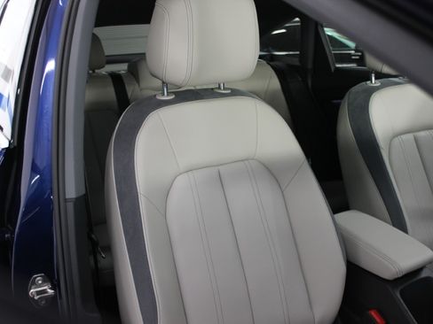 Used 2024 Audi Q4 e-tron quattro Premium Plus Sportback AWD/4WD image 43