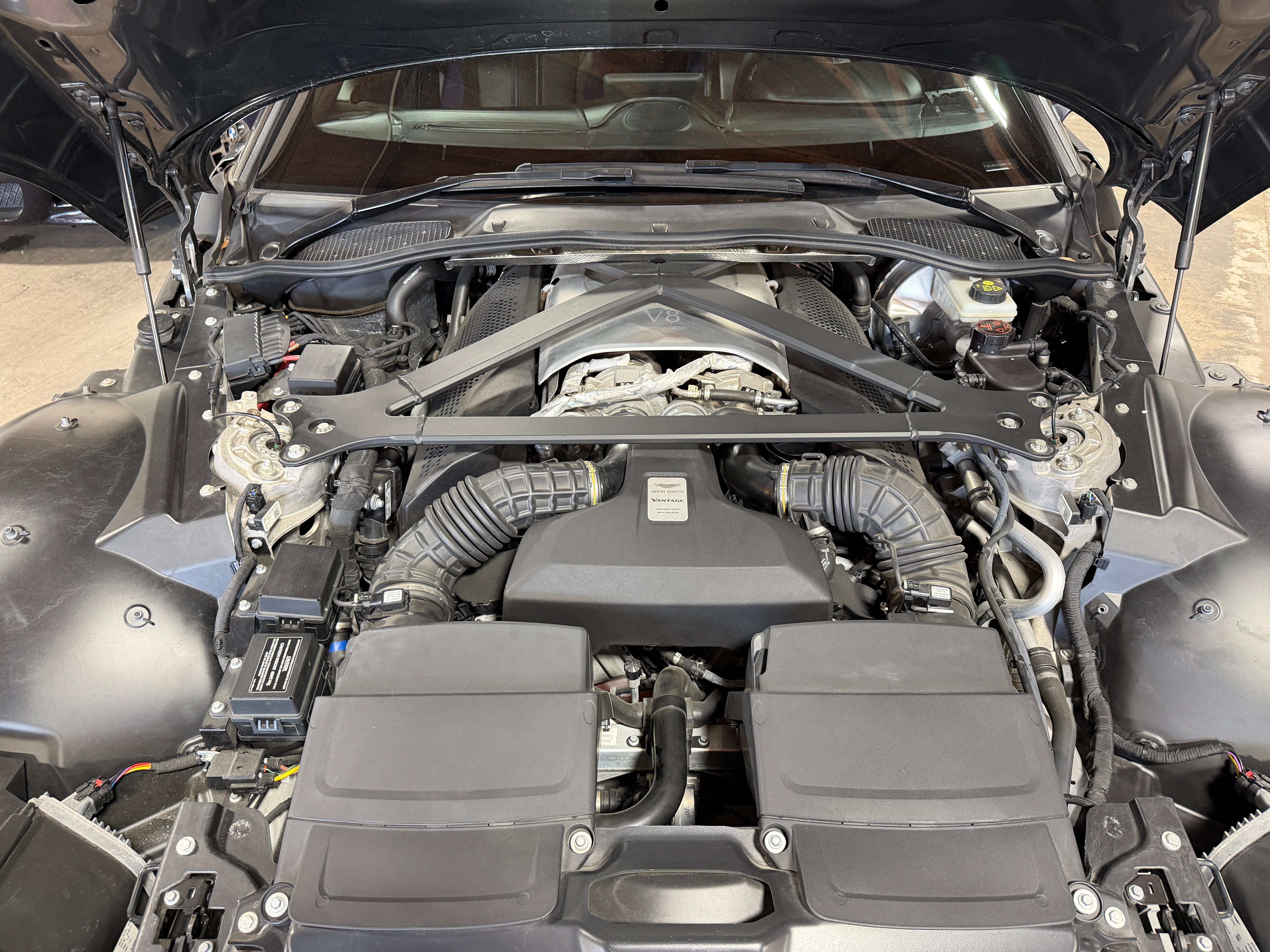 Used 2019 Aston Martin V8 Vantage Coupe RWD image 20