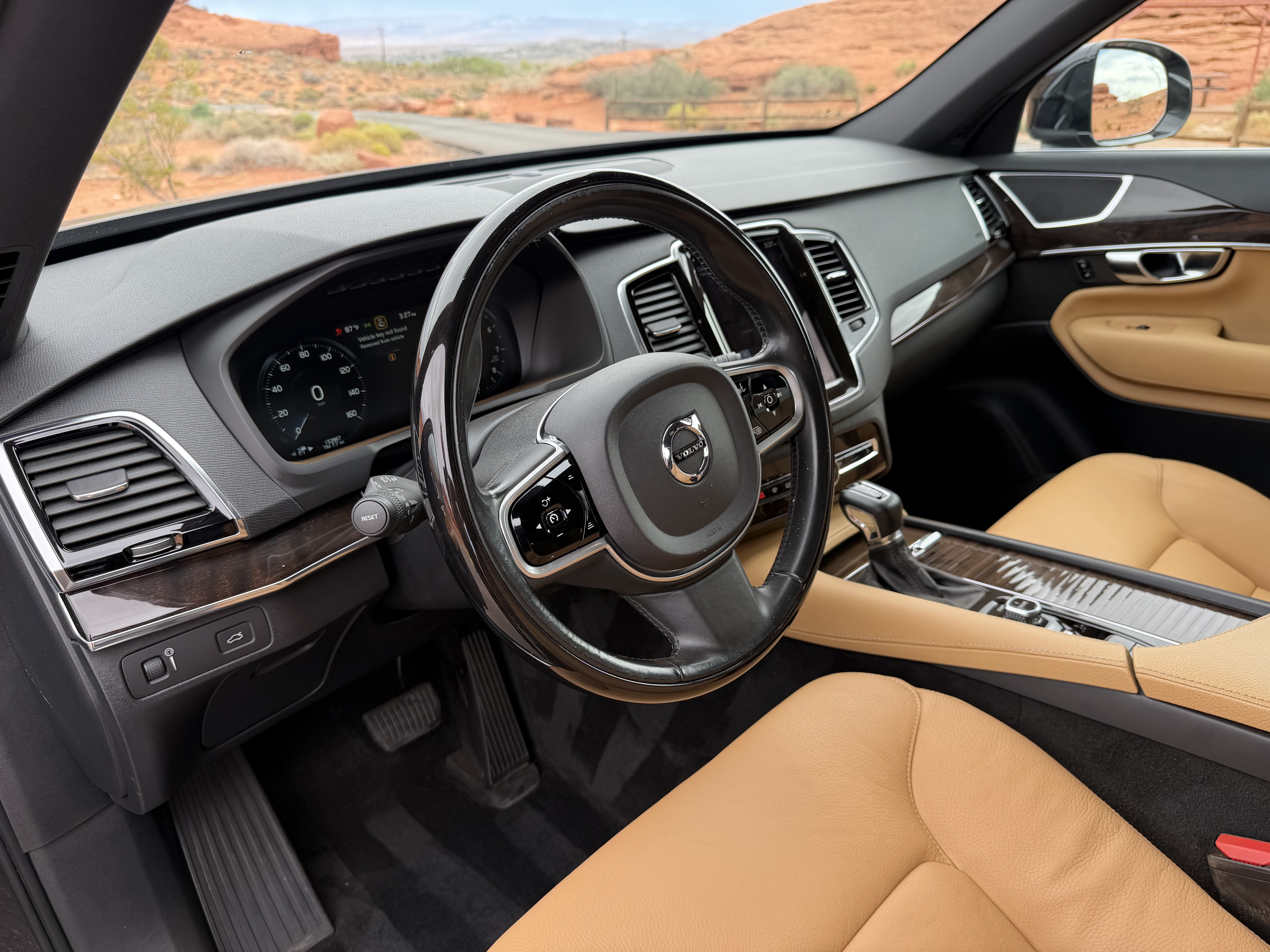 Used 2017 Volvo XC90 AWD T6 Momentum image 13