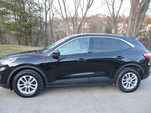 Used 2021 Ford Escape SE image 1