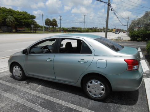 Used 2010 Toyota Yaris Sedan FWD image 3