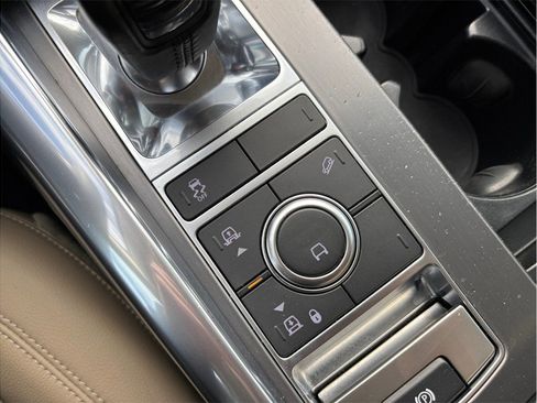 Used 2020 Land Rover Range Rover Sport SE image 36