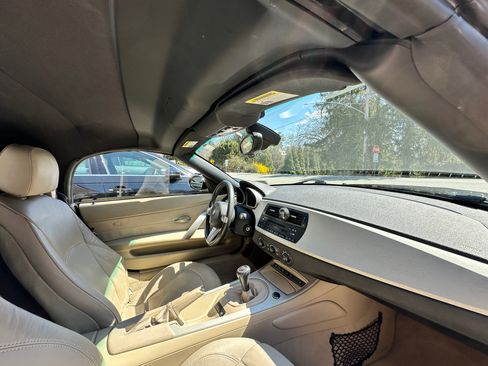 Used 2005 BMW Z4 2.5i image 14