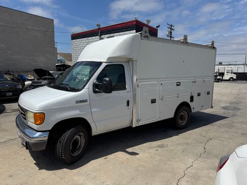 Used 2006 Ford E-350 and Econoline 350 Super Duty RWD image 1