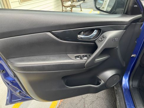 Used 2018 Nissan Rogue SL image 9