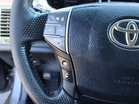 Used 2011 Toyota Avalon Limited FWD image 21