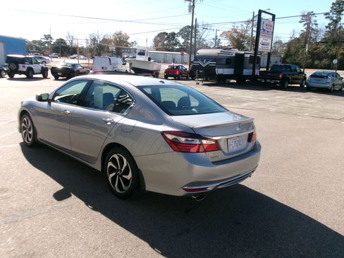 Used 2017 Honda Accord EX-L image 3
