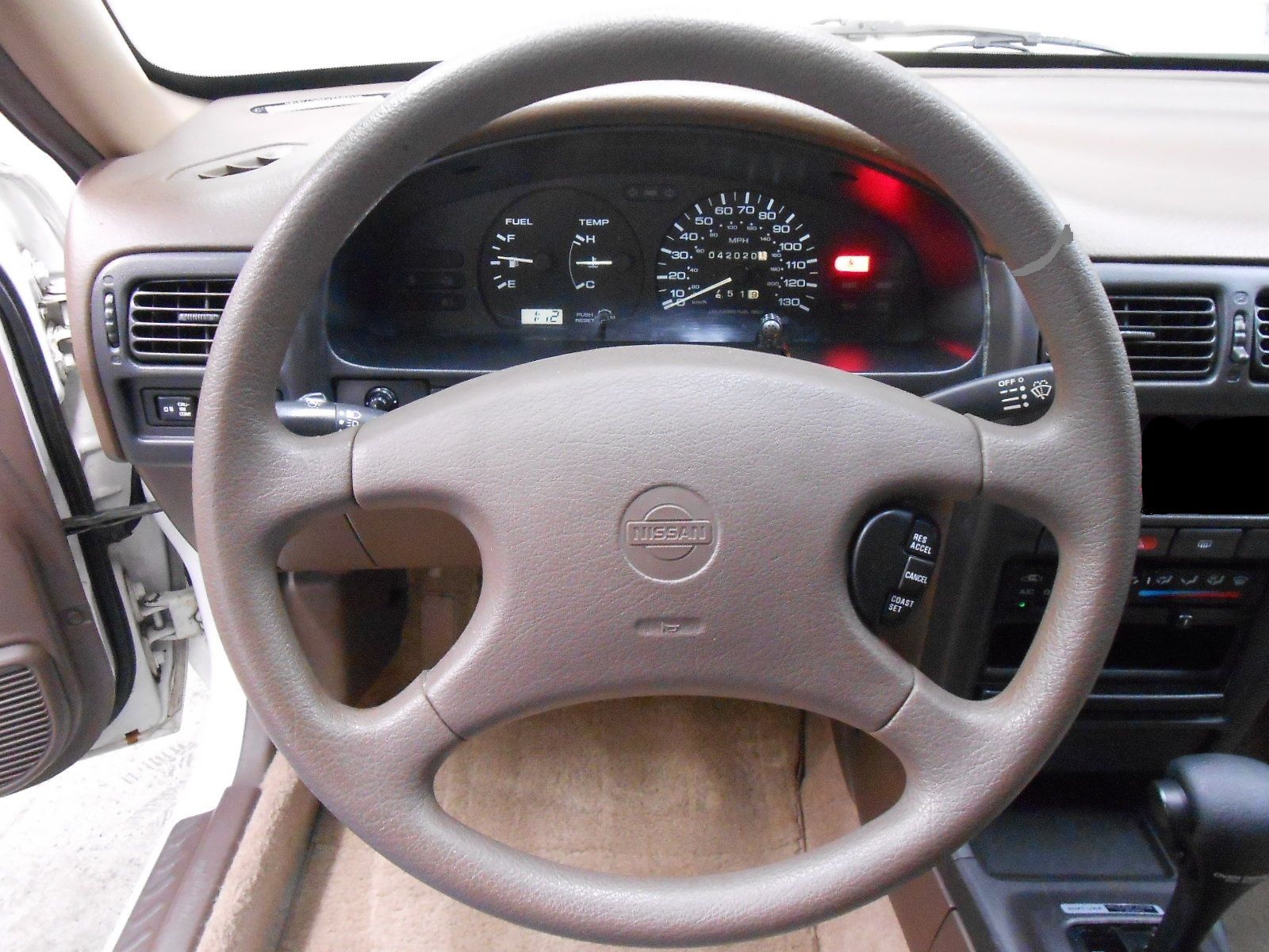 Used 1991 Nissan Sentra XE FWD image 8