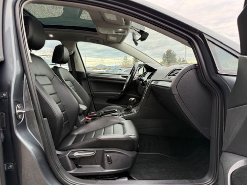 Used 2017 Volkswagen Golf Alltrack image 22