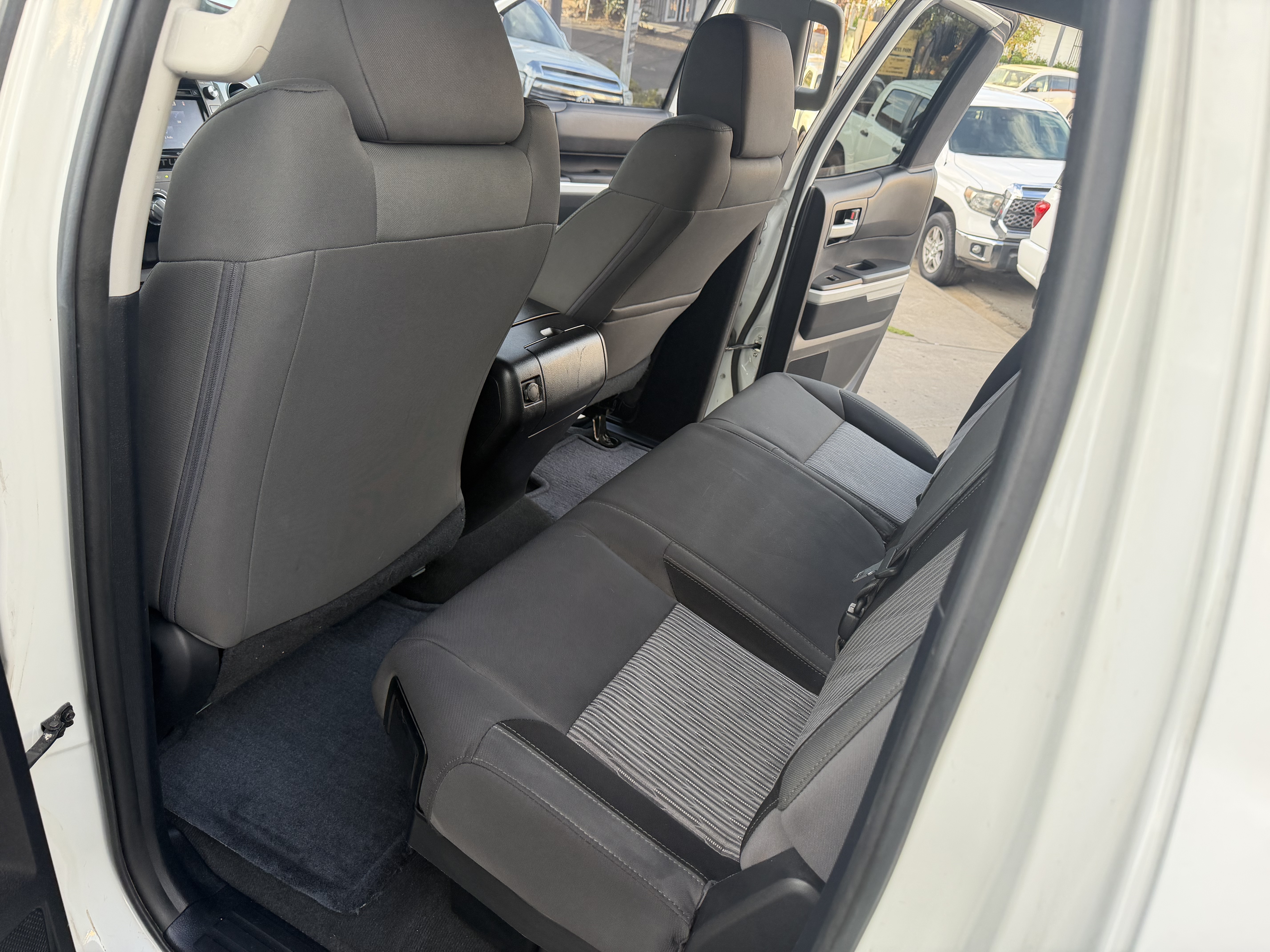 Used 2015 Toyota Tundra 4x4 SR5 w/ TRD Off-Road Pkg image 28