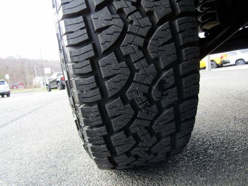 Used 2018 Jeep Wrangler Unlimited Sport image 19