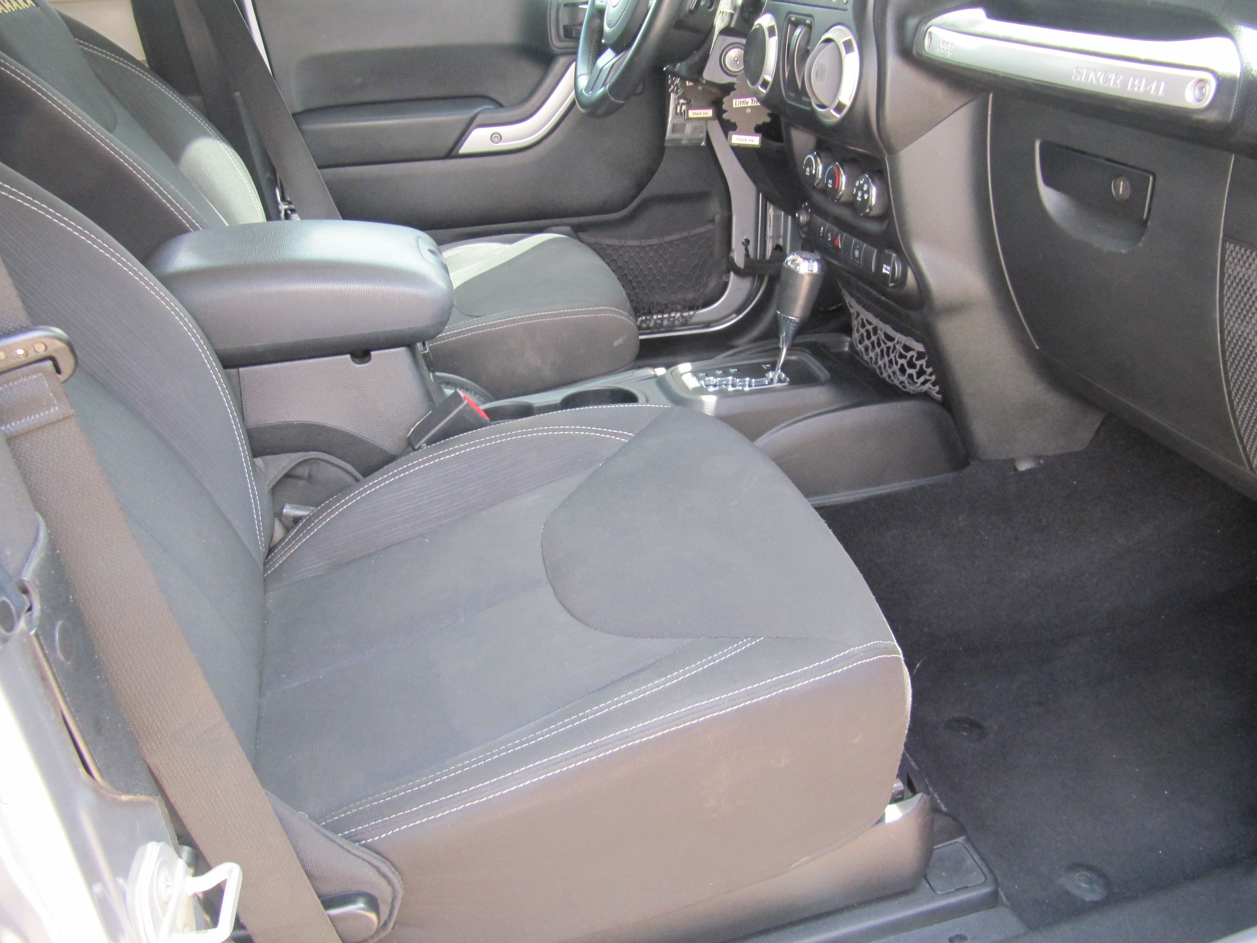 Used 2015 Jeep Wrangler 4WD Sahara image 18