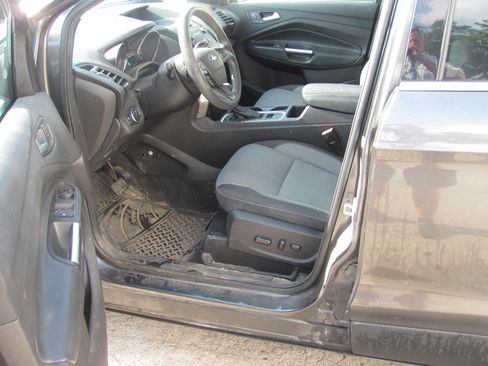 Used 2017 Ford Escape SE image 4