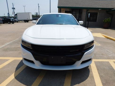 Used 2022 Dodge Charger SXT AWD image 3