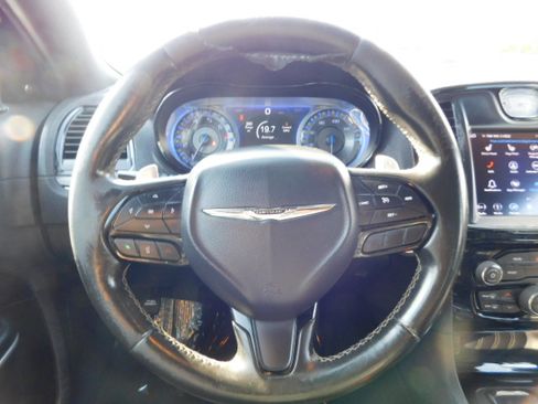 Used 2019 Chrysler 300 S AWD image 13