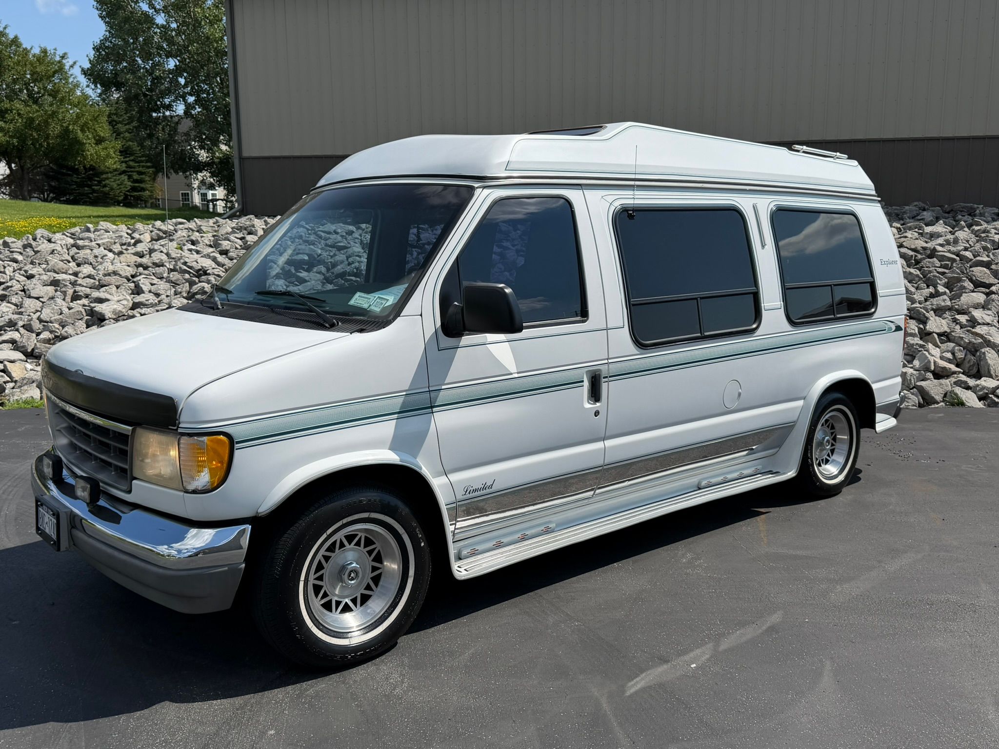 Used 1994 Ford E-150 and Econoline 150 Custom RWD image 3
