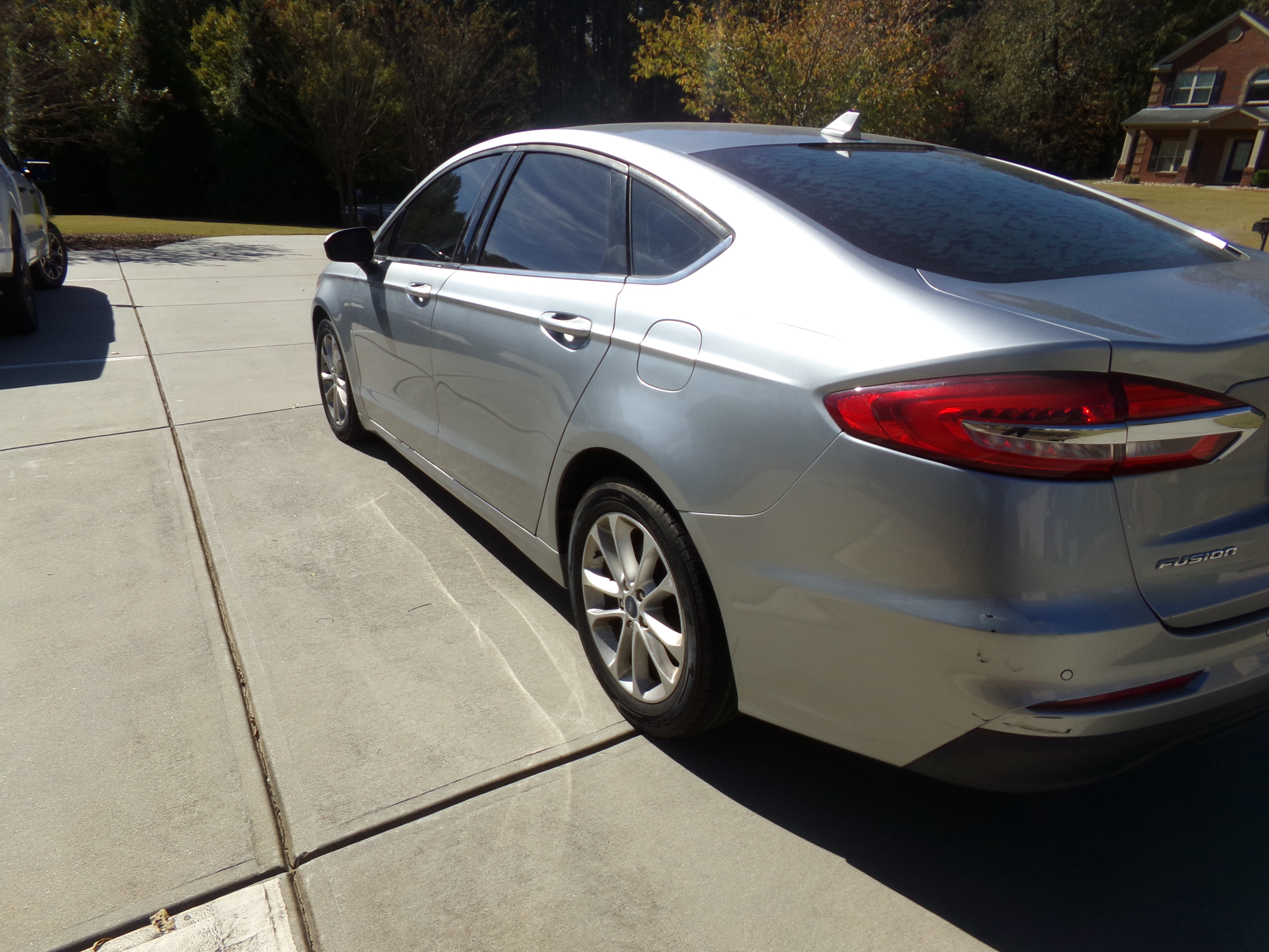 Used 2020 Ford Fusion SE FWD image 3